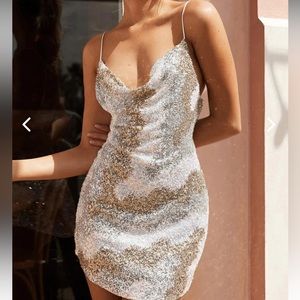 SELFIE LESLIE
SHOW ME LOVE COWL NECK MINI DRESS SEQUIN SILVER/GOLD | Size 2